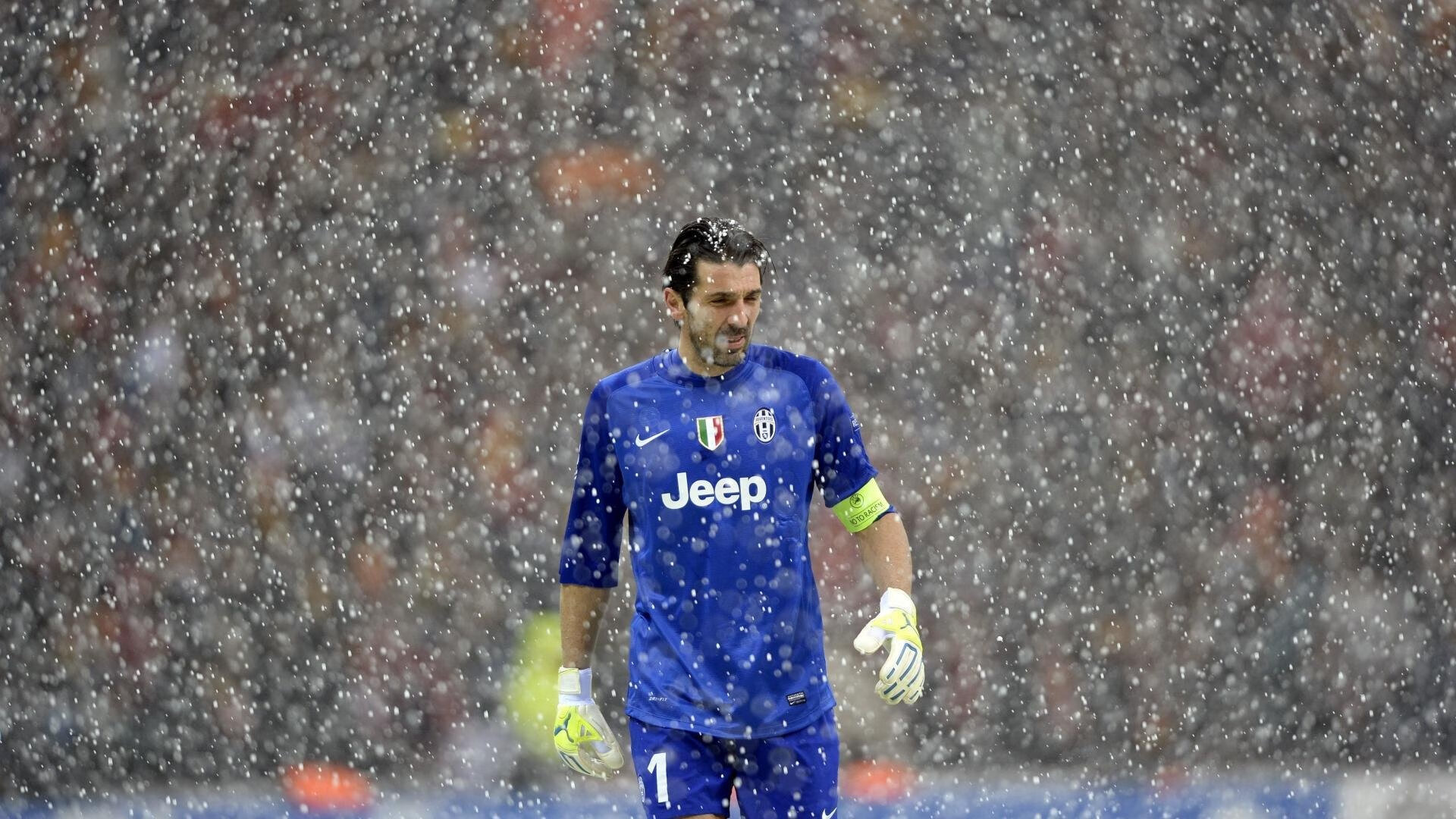 中超比赛观赛人数回升带动俱乐部商业收入，2021中超联赛现场有观众吗